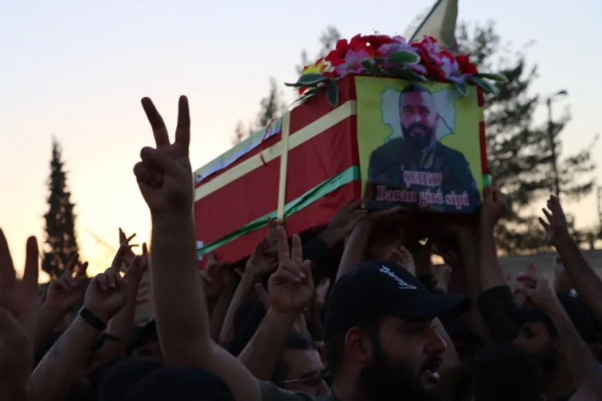 Bi sedan gelê Kantona Firatê şehîd Baran Girê Spî spart axê