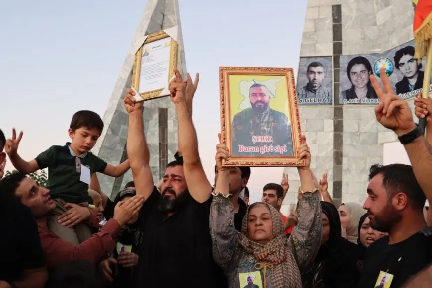 Bi sedan gelê Kantona Firatê şehîd Baran Girê Spî spart axê