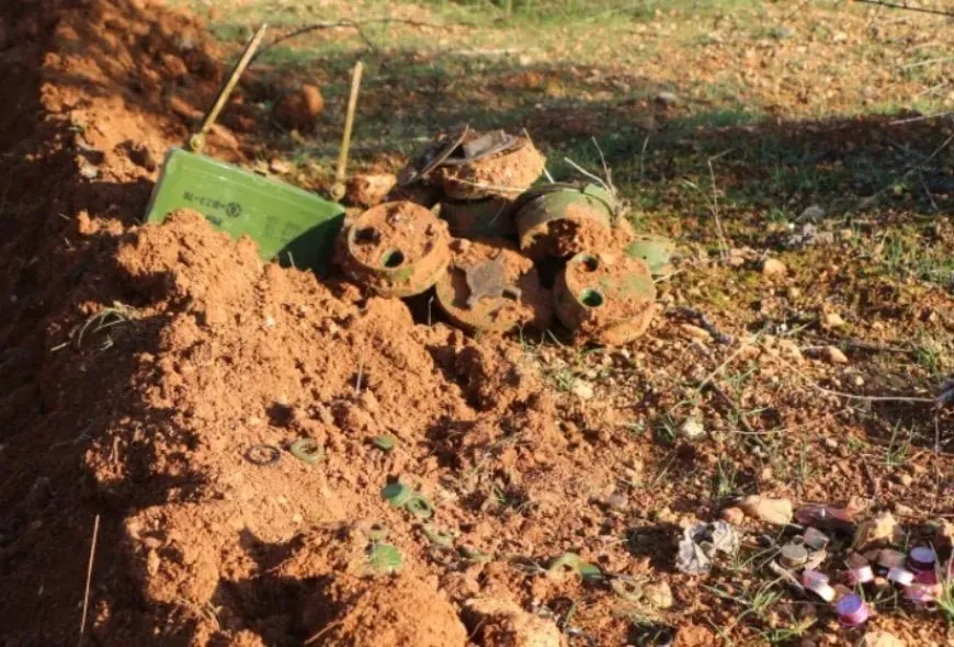 SOHR: Di Tebaxê de ji ber teqîna bermahiyên şer 19 kes mirine
