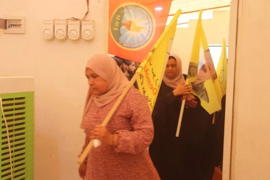 Xelkê Reqayê sersaxî da malbata şehîd Yehya El Tehiş