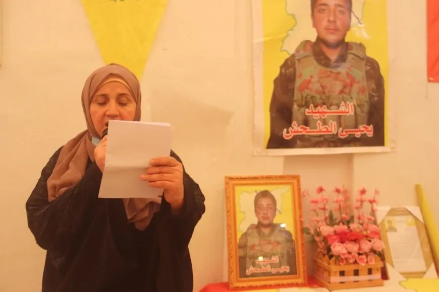 Xelkê Reqayê sersaxî da malbata şehîd Yehya El Tehiş