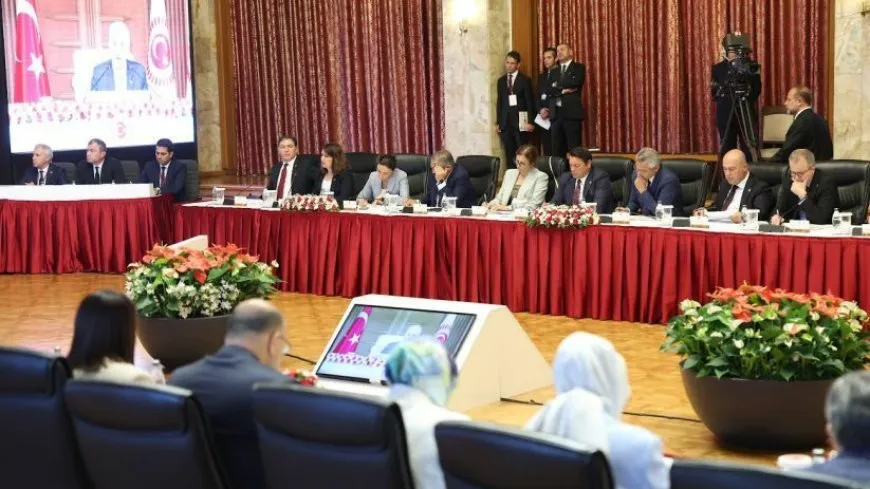 Bernameya civînên Komîsyona Hevgirtina Neteweyî, Xwişk-Biratî diyar bû