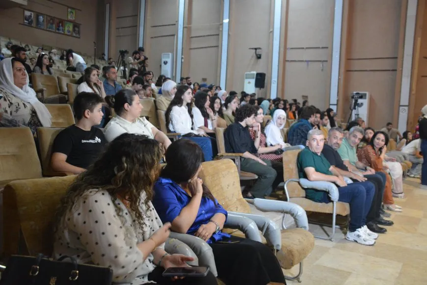 Xwendekarên Peymangeha Bilind a Hunerî li Rimêlanê konserek li dar xist
