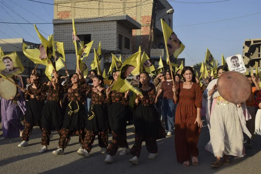 Li Dirbêsiyê şêniyan banga azadiya fîzîkî ya Rêber Abdullah Ocalan kir