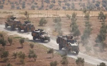 Lêkolîner: Tirkiyê û Qeter danûstendinên Rêvberiya Xweser û Şamê asteng dikin