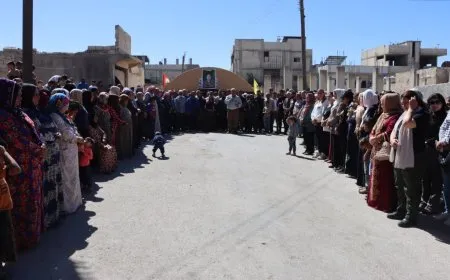 Ji bo şervana YPJ`ê Nisrîn Çiya merasîma xiyabî