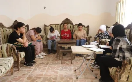 Jinên ciwan Manîfestoya Aştî û Civaka Demokratîk dixwînin
