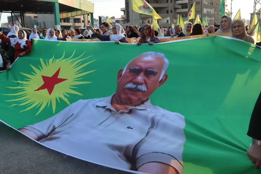 Şêniyên Qamişlo daxwaza azadiya fîzîkî ya  Rêber Apo kir