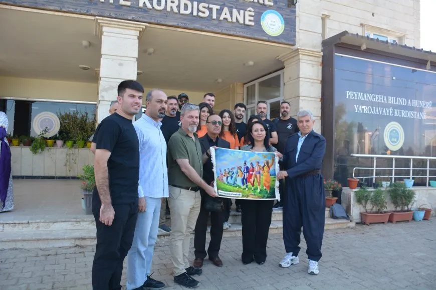 Koma Duhokê cara yekemîn tev li Mîhrîcana Şehîd Ronahî Bawer dibe