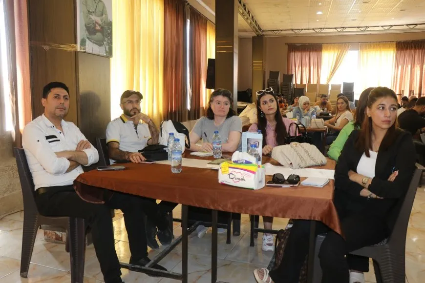 Li Helebê ciwanan sosyalîzm û azadî gotubêj kir