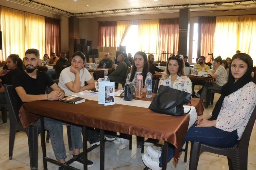 Li Helebê ciwanan sosyalîzm û azadî gotubêj kir