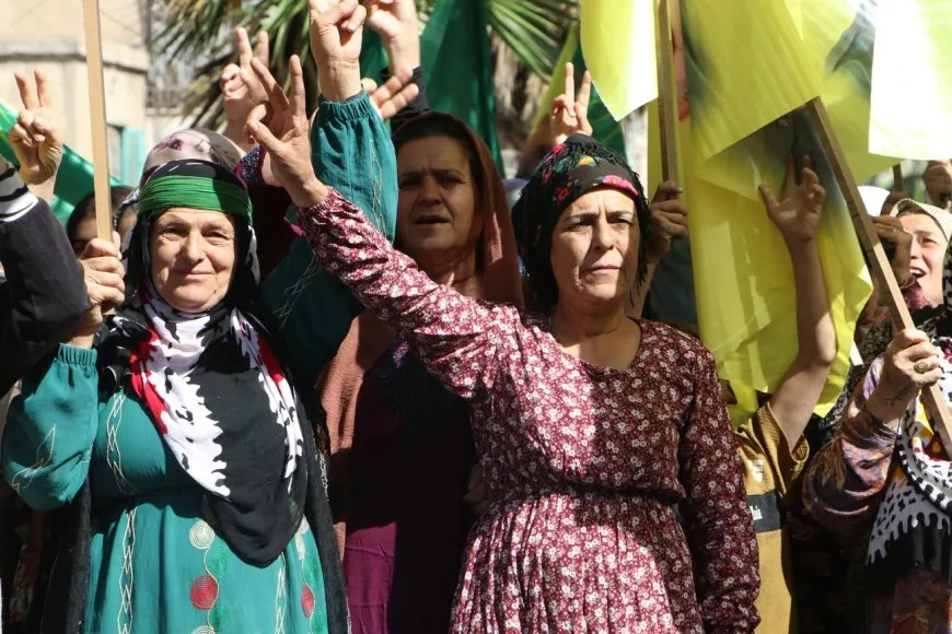 Jinan bi meşekê daxwaziya azadiya fizîkî ya Rêber Abdullah Ocalan kir