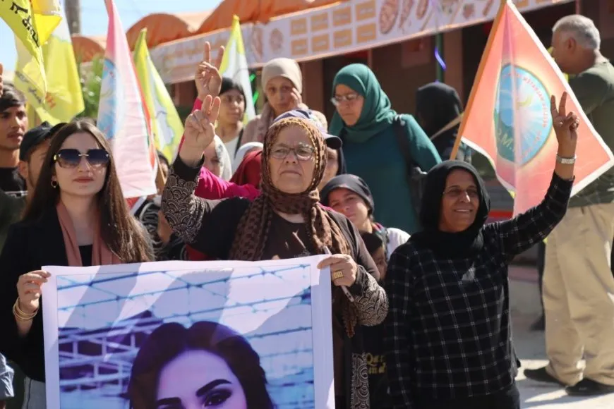  Şêniyên Tebqayê ji bo pişgiriya QSD’ê meşiyan