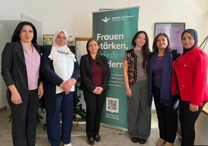 Şandeya jinan bi Rêxistina `Women For Women International`re xurtkirina rola jinan nîqaş kir