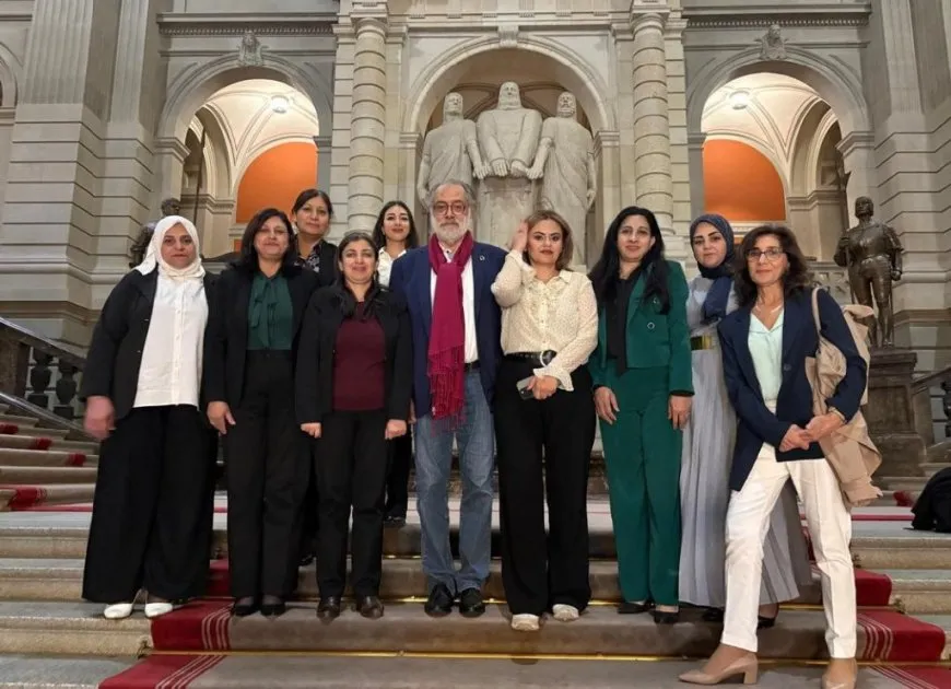 Şandeya jinan civînên xwe li Swîsreyê didomîne