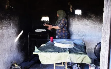 Bi sêlekê debara malbata xwe ya koçber dike