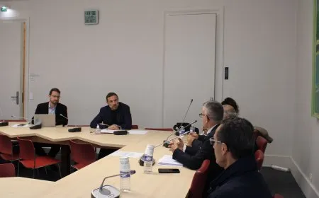 Nûnertiya Rêveberiya Xweser li parlamentoya Fransayê hevdîtin kir
