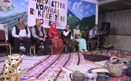 Li Hesekê şevbuhêrkek mûzîk û helbestê