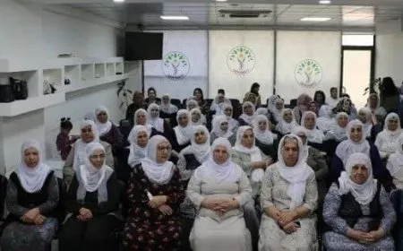 Konferansa Dayikên Aştiyê dest pê kir