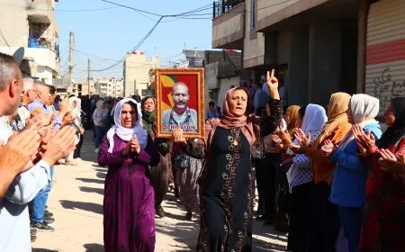 Pêkhateyên Qamişloyê sersaxî da malbata şehîd Aydin