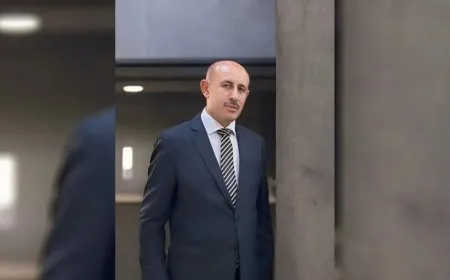 Konsulê Sûriyeyê yê li Dubey ji hikumeta veguhêz veqetiya