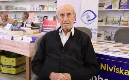 Nivîskar Ebas Îsmaîl bi 40 pirtûkên xwe beşdarî pêşangehê bû