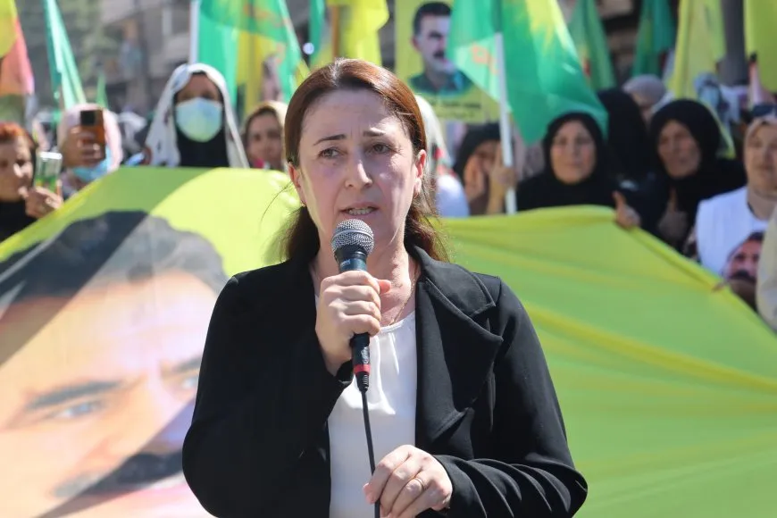 Jin ji bo azadiya fîzîkî ya Rêber Abdullah Ocalan meşiyan