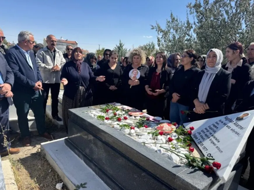  Nagîhan Akarsel li ser gora xwe hat bibîranîn