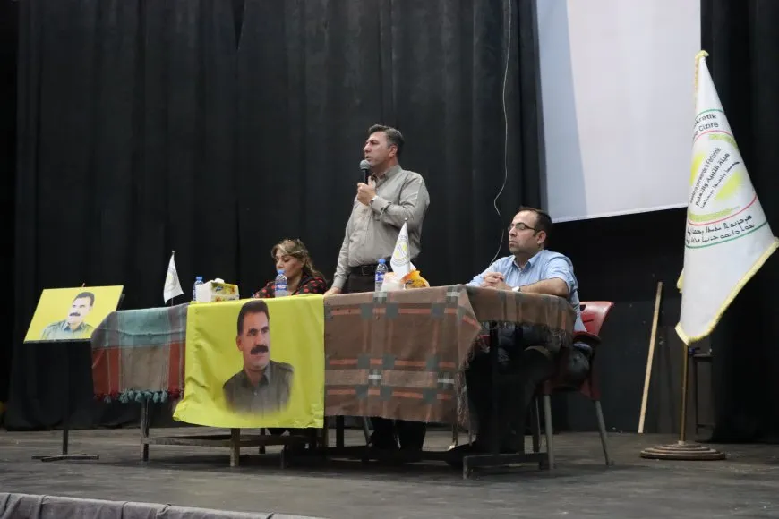  PYD’ê derbarê komploya navnetewî de ji gel re civîn li dar xist