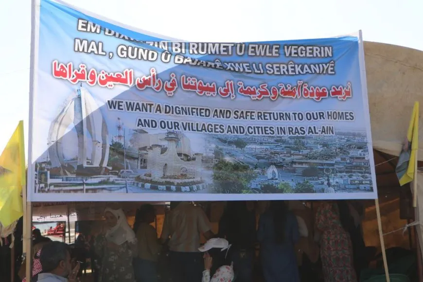 Koçberên Serêkaniyê ji bo vegera ewle îmzeyan didin