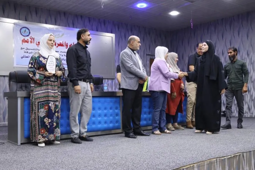 Li Reqayê 24 mamoste hatin xelatkirin