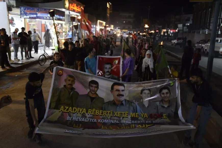Ciwanên Cizîrê bi meşên meşaleyî komploya li dijî Rêber Apo şermezar kir