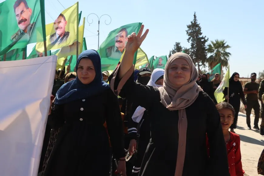 Bi hezaran kesî got ‘Bê Serok jiyan nabe’