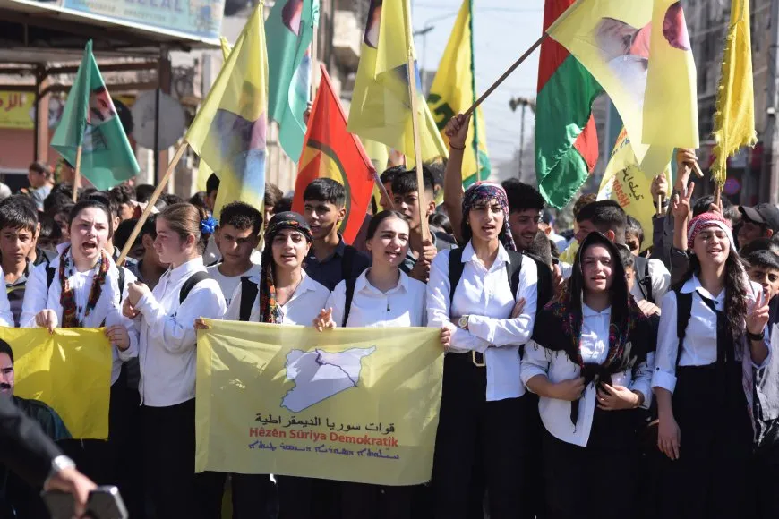Bi hezaran kesî got ‘Bê Serok jiyan nabe’