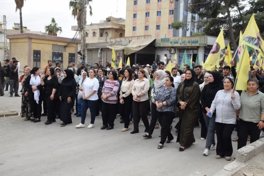Şêniyên Tebqa û Reqayê komplo şermezar kir