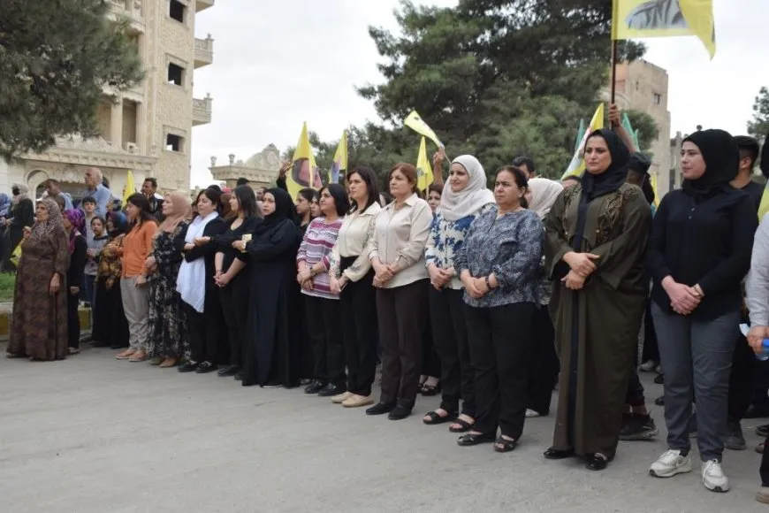 Şêniyên Tebqa û Reqayê komplo şermezar kir