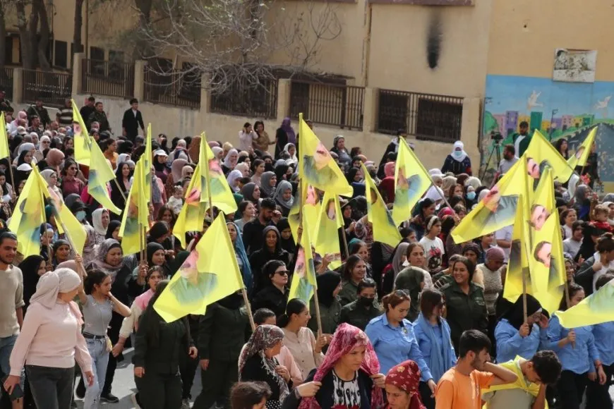 Şêniyên Tebqa û Reqayê komplo şermezar kir
