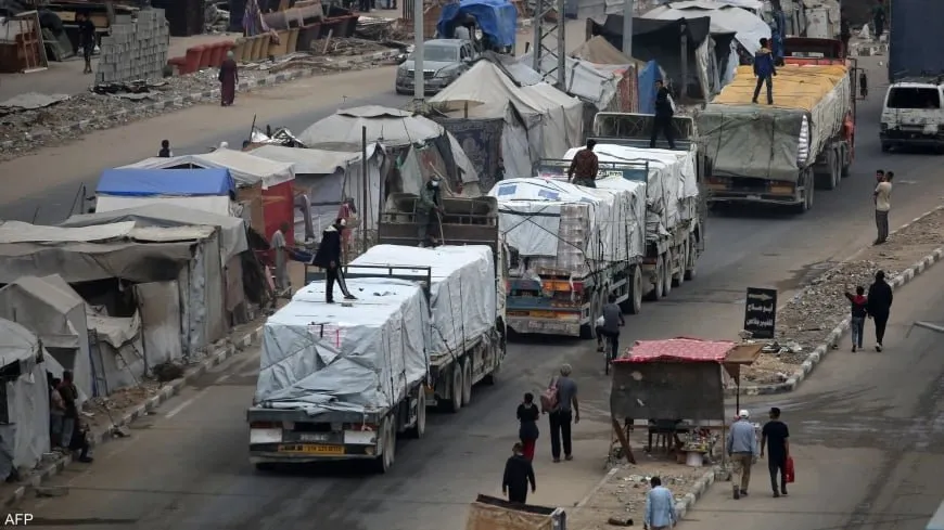 Kamyonên alîkariyê derbasî Xezayê bûn