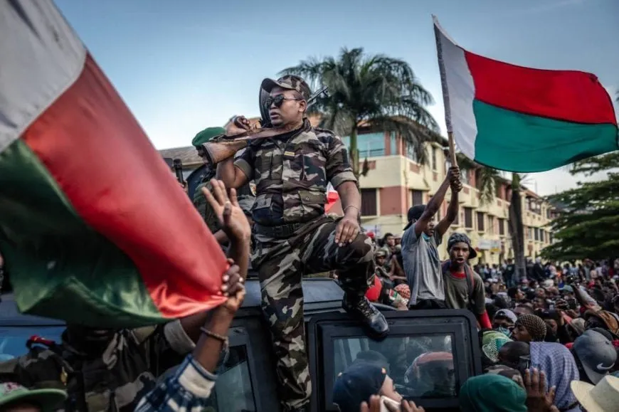 Yekîneyek artêşê desthilatdariya Madagaskarê bi dest xist