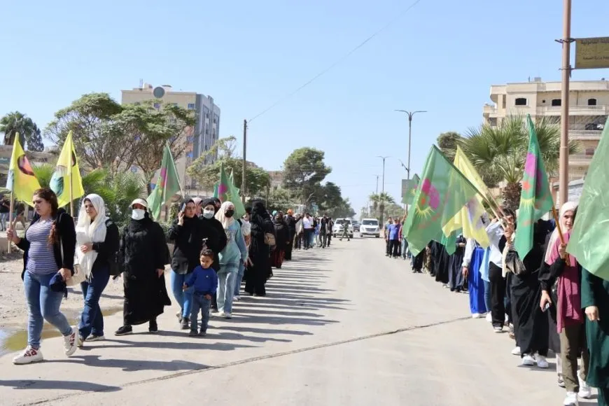 Bi meşekê piştgirî dan banga aştiyê ya Rêber Abdullah Ocalan