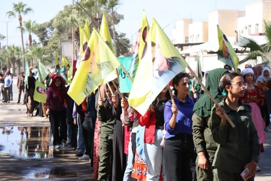 Bi meşekê piştgirî dan banga aştiyê ya Rêber Abdullah Ocalan