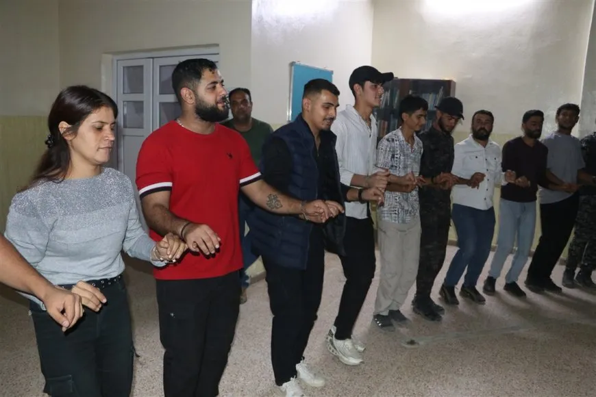 Li Hesekê şevbuhêrkek mûzîk û helbestê