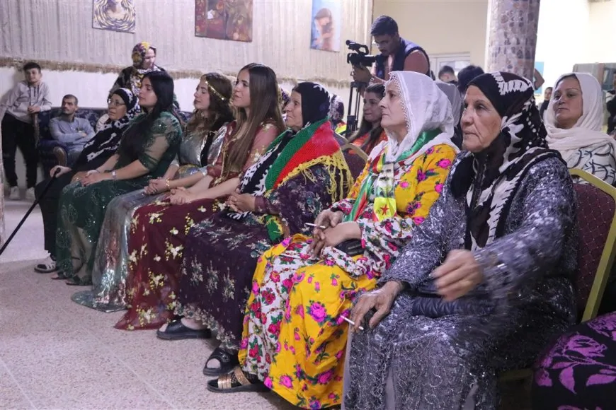 Li Hesekê şevbuhêrkek mûzîk û helbestê