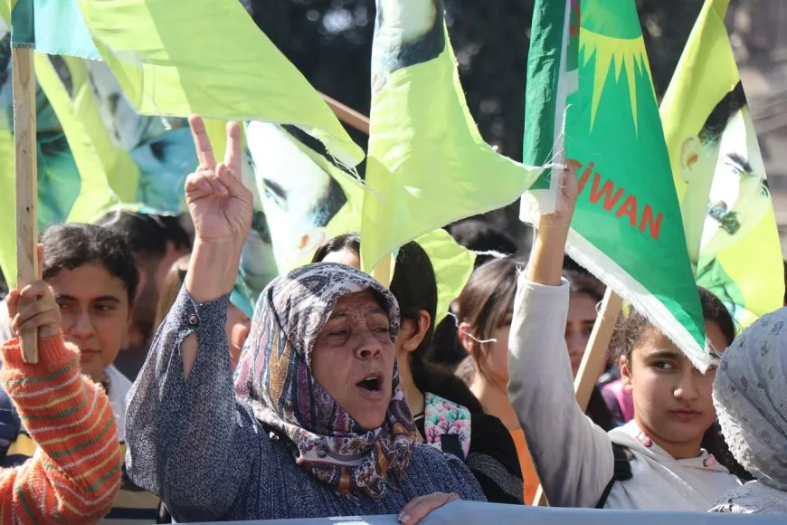 Jinên Ciwan ên  Helebê azadiya fîzîkî ya Rêber APO xwestin