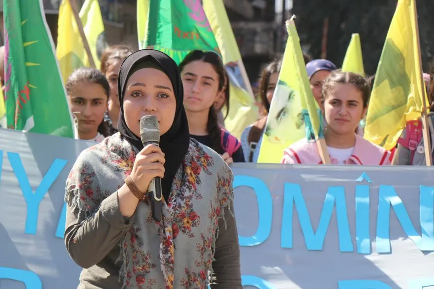 Jinên Ciwan ên  Helebê azadiya fîzîkî ya Rêber APO xwestin