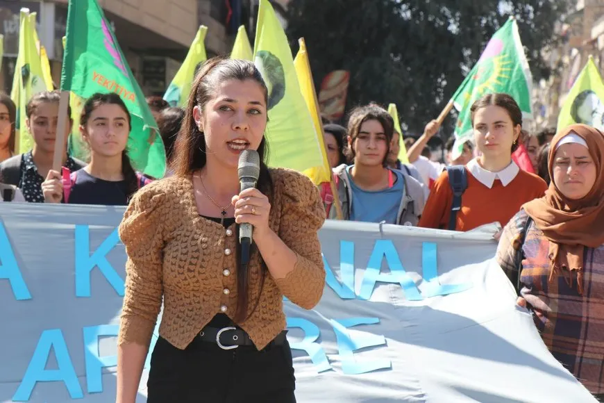 Jinên Ciwan ên  Helebê azadiya fîzîkî ya Rêber APO xwestin