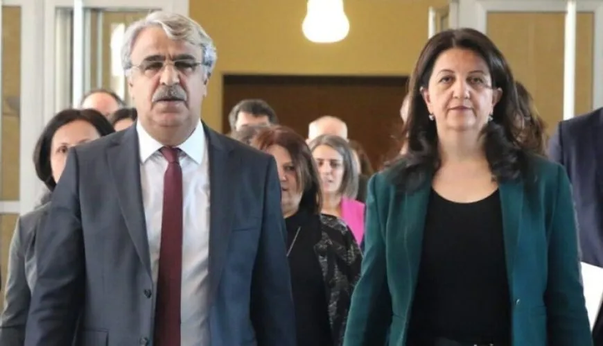 Şandeya Îmraliyê serdana girtiyên siyasî kir
