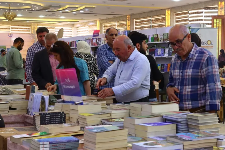 Pêşangeha Şehîd Herekol a Pirtûkan didome