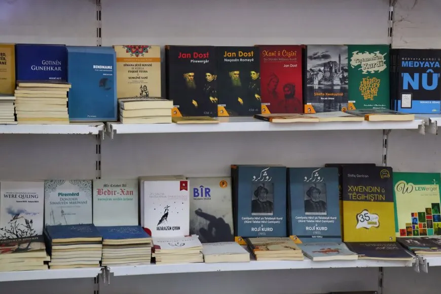 Pêşangeha Şehîd Herekol a Pirtûkan didome
