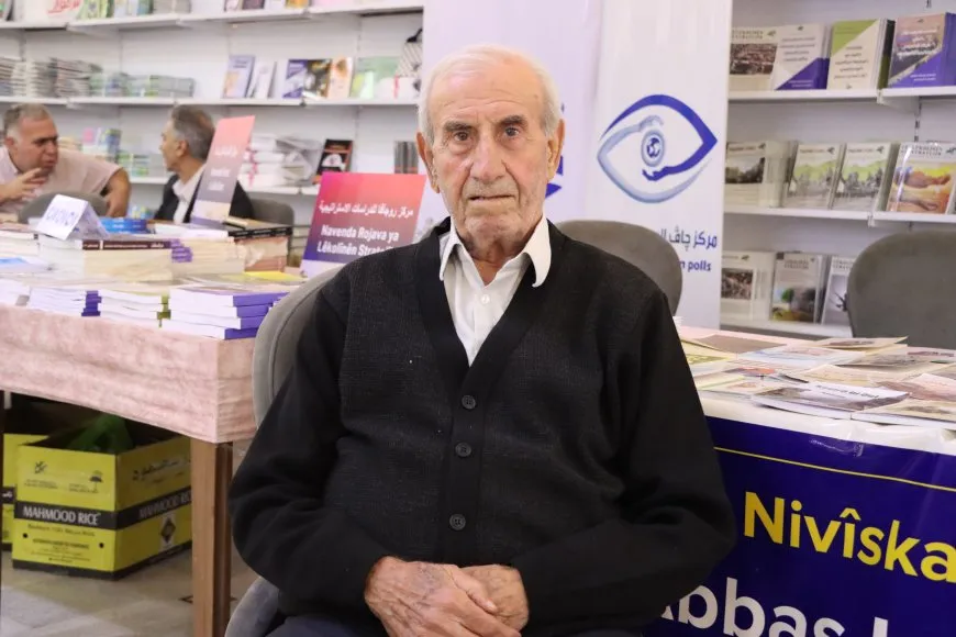 Nivîskar Ebas Îsmaîl bi 40 pirtûkên xwe beşdarî pêşangehê bû